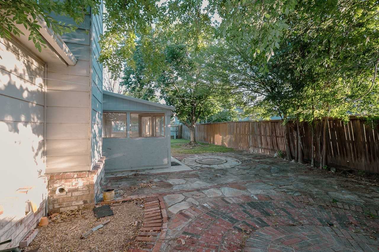 11706 S Gum Ave - Photo 2 of 39