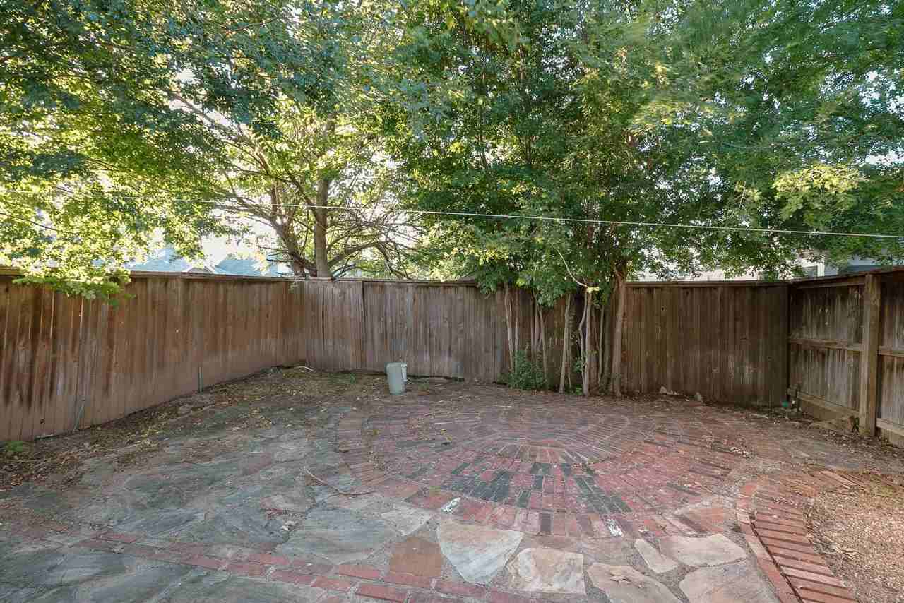 11706 S Gum Ave - Photo 3 of 39