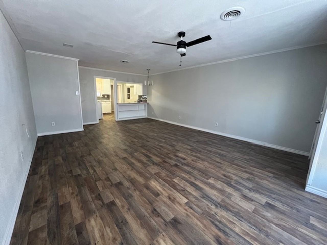 910 S La Salle Dr - Photo 3 of 12