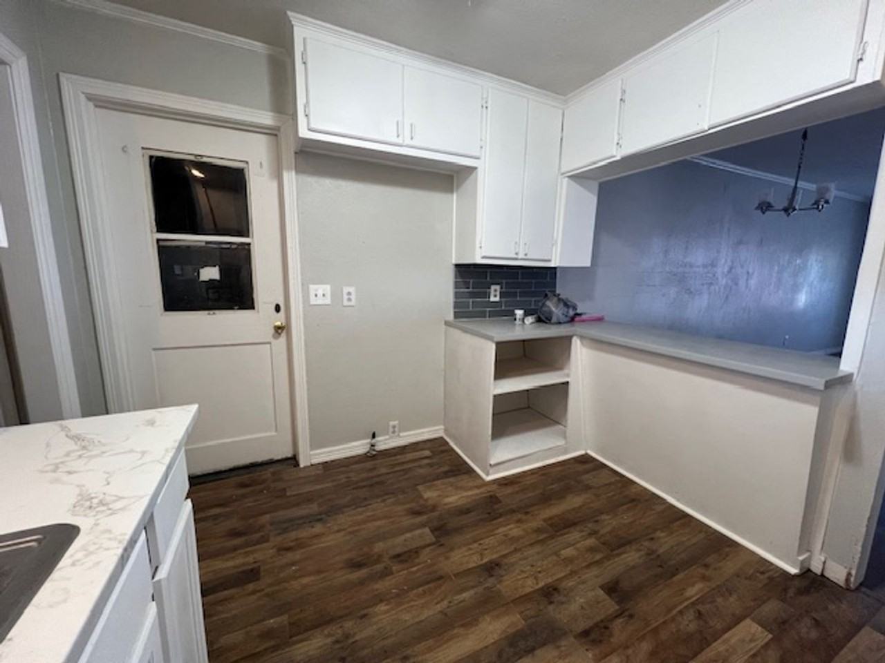 910 S La Salle Dr - Photo 5 of 12