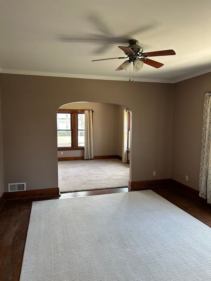 531 N Macomb St - Photo 2 of 7