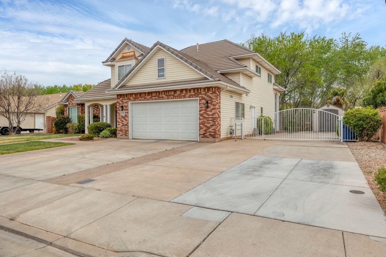 1880 Lava Flow Dr - Photo 3 of 46