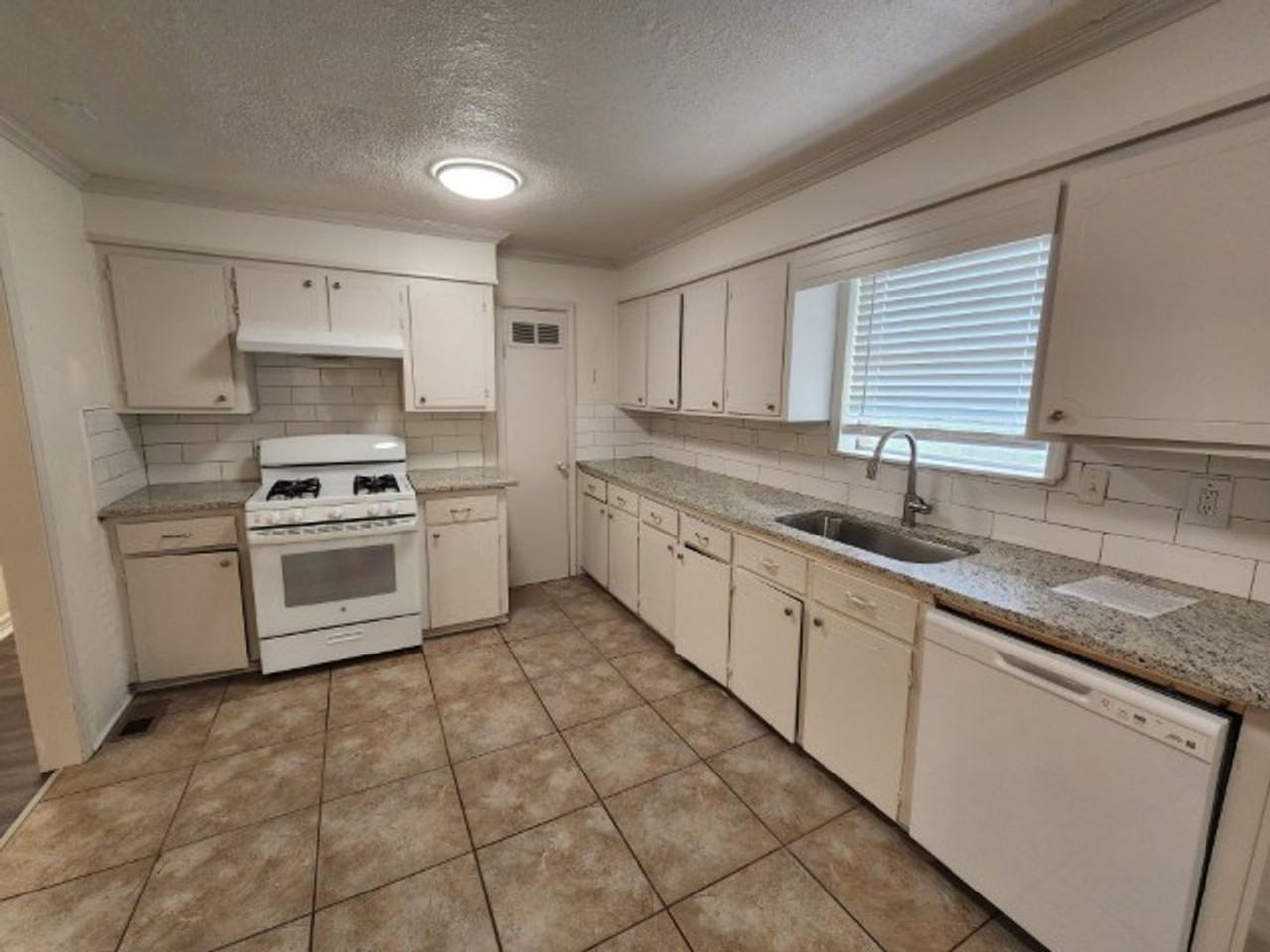 3112 Potter St - Photo 5 of 24