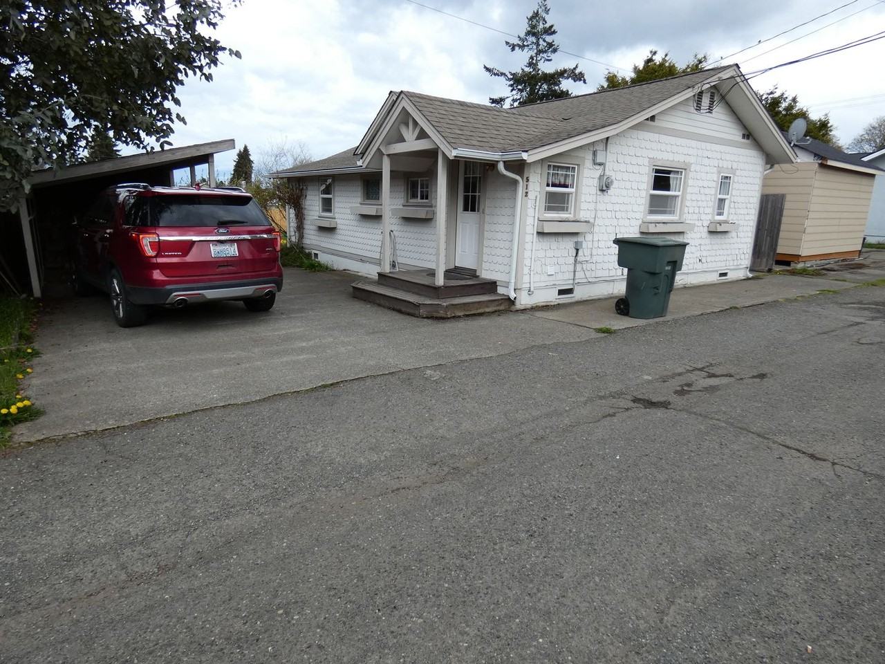 512 W 12th St - Photo 3 of 22