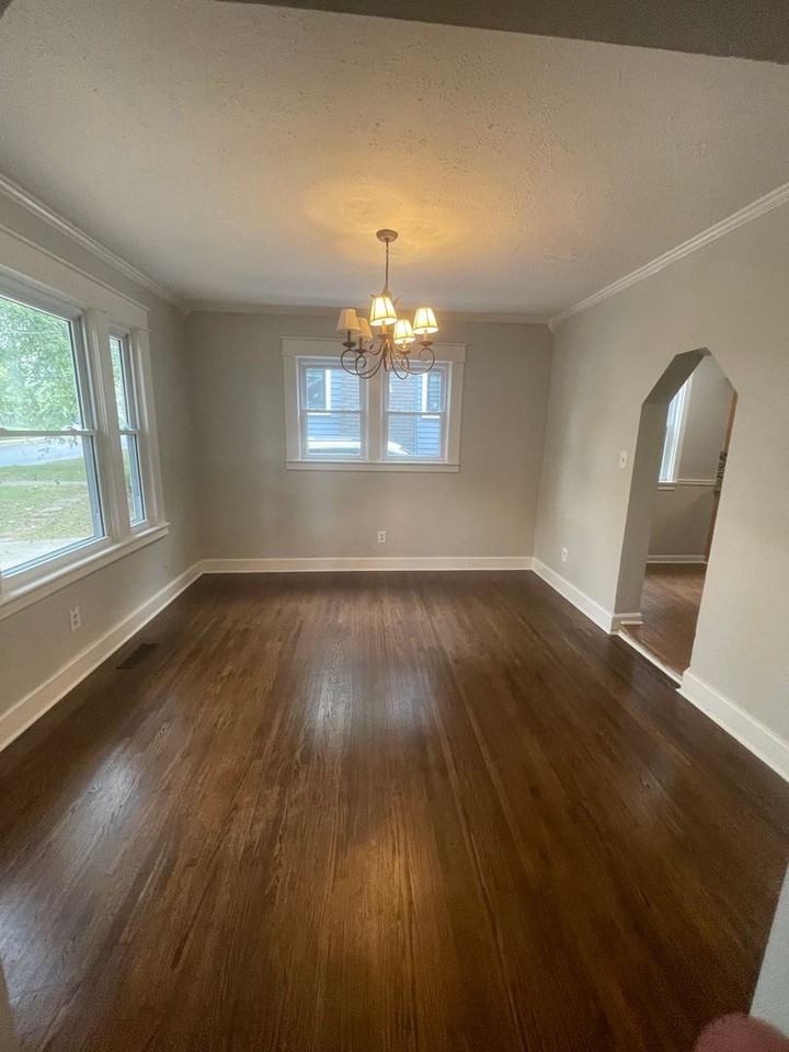 1304 Douglas Ave - Photo 4 of 15