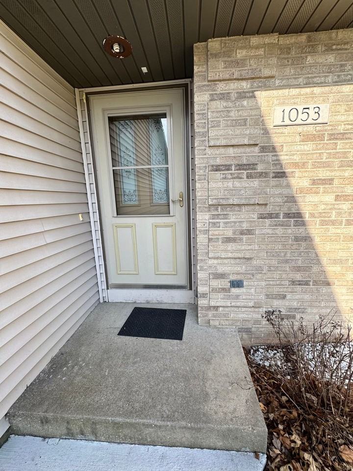 1053 N Wuthering Hills Dr - Photo 2 of 50