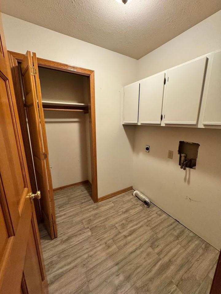 1053 N Wuthering Hills Dr - Photo 4 of 50