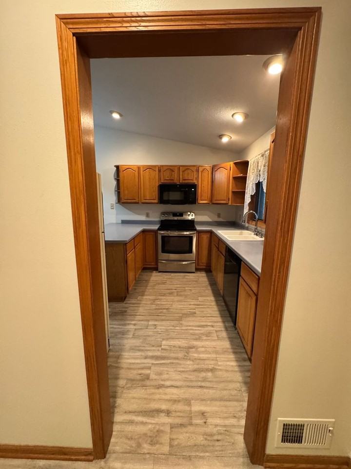 1053 N Wuthering Hills Dr - Photo 6 of 50