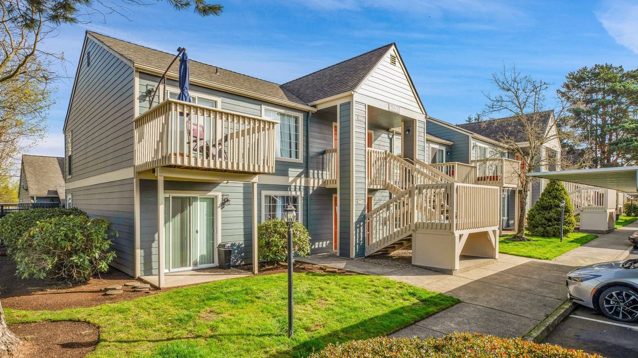 BROOK HOLLOW APARTMENTS - Photo 7 of 21