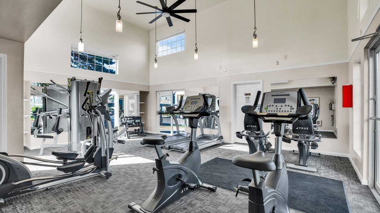 BROOK HOLLOW APARTMENTS - Photo 5 of 32