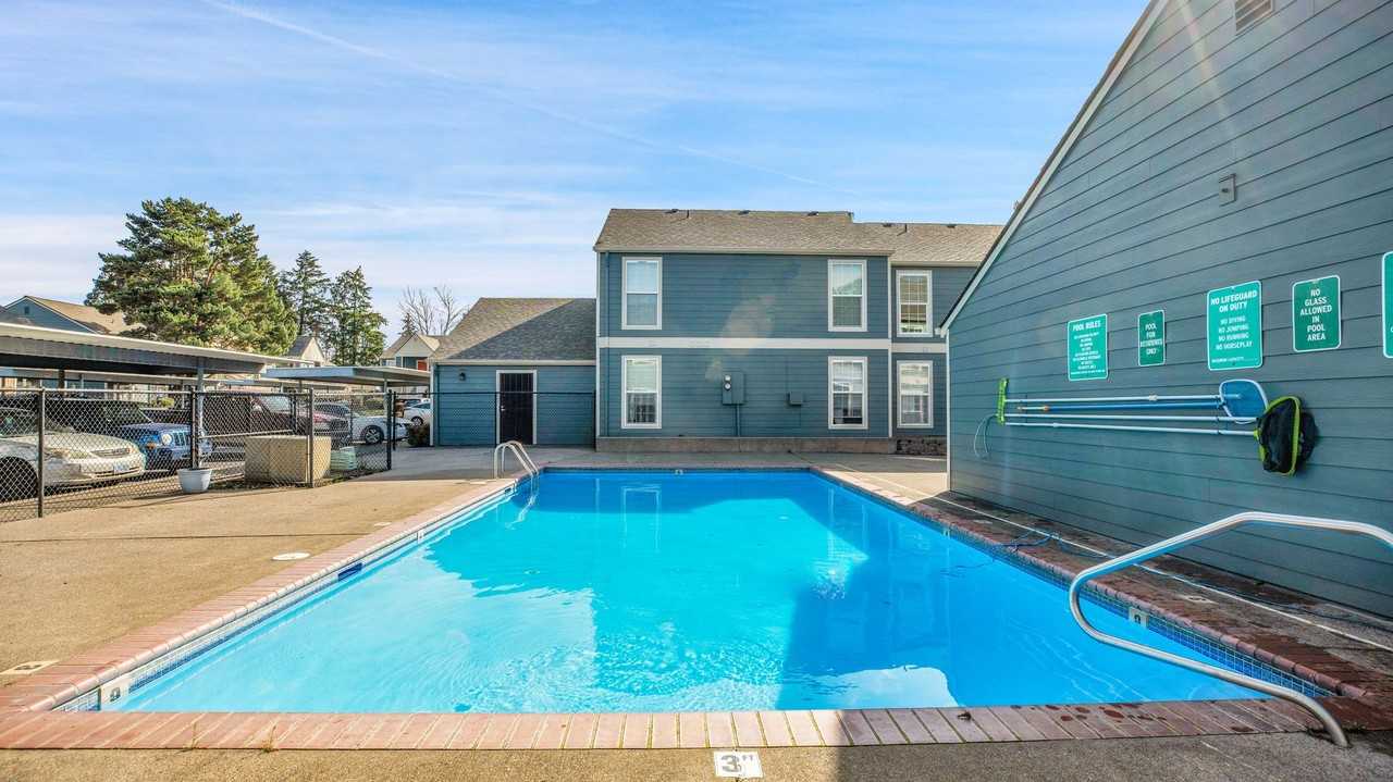 BROOK HOLLOW APARTMENTS - Photo 7 of 32