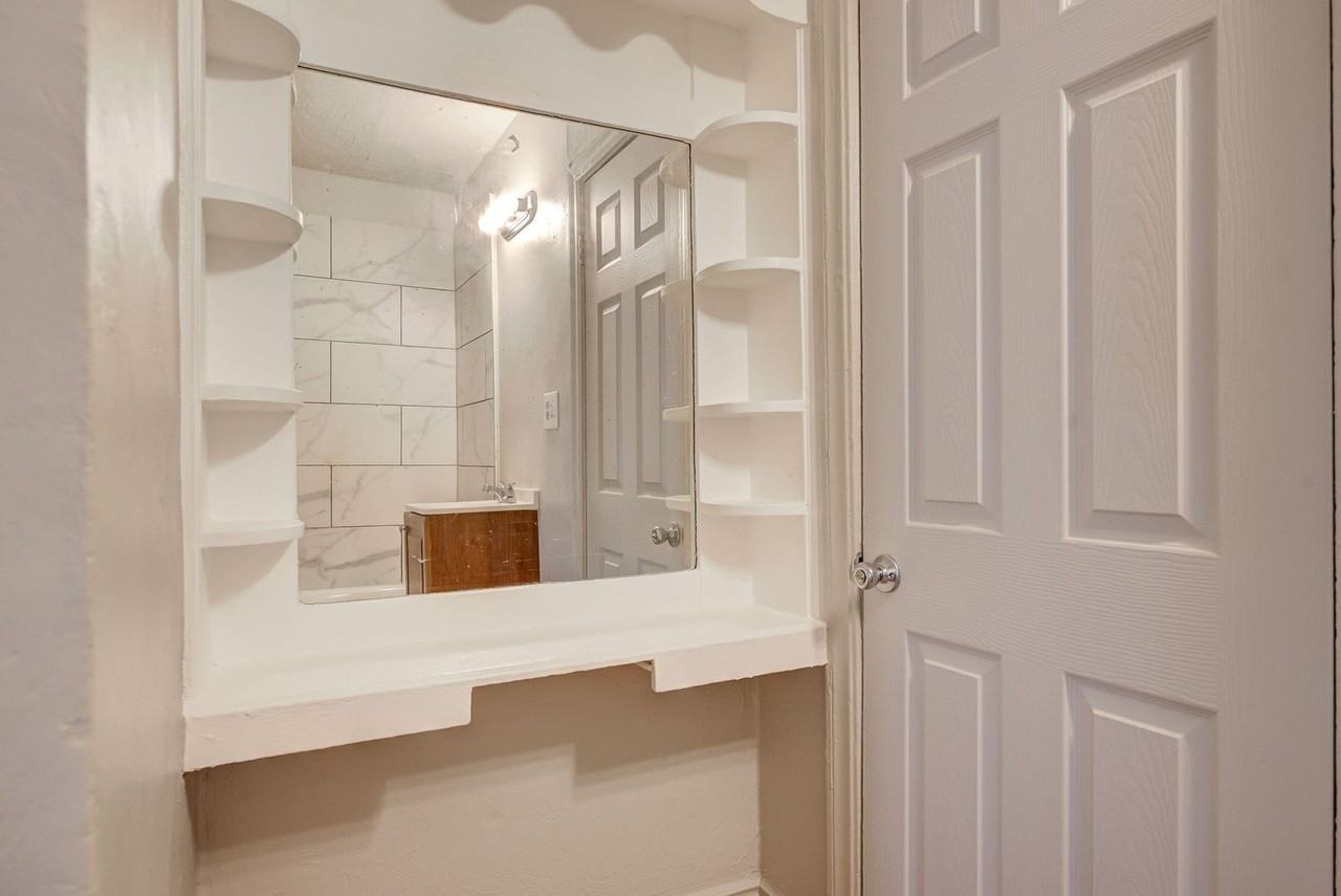 1426 Ne 24th St - Photo 4 of 50