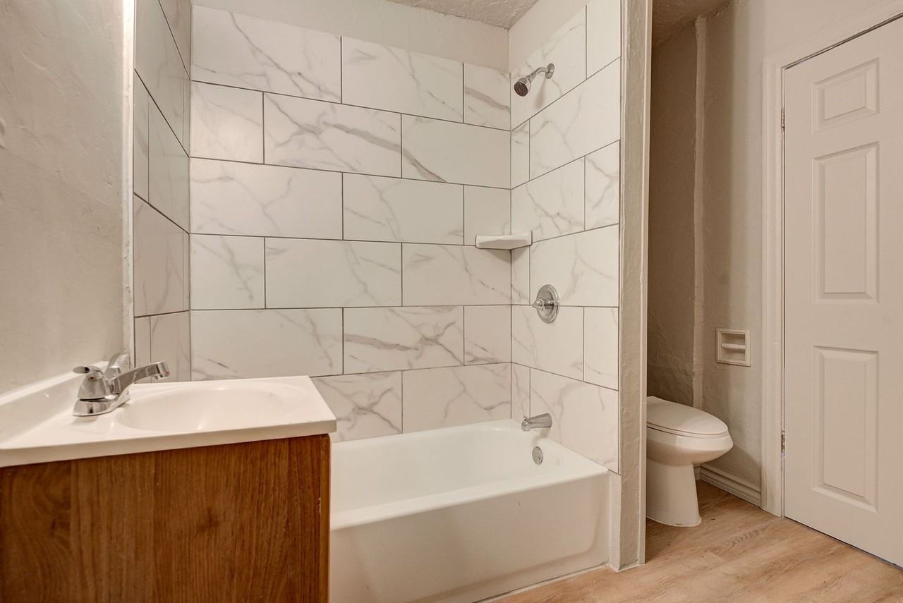 1426 Ne 24th St - Photo 5 of 50