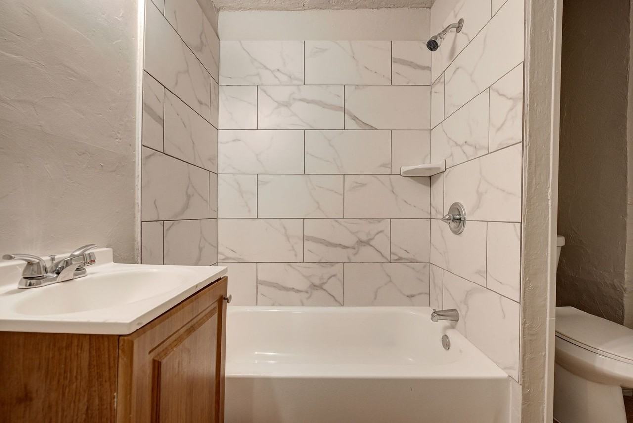1426 Ne 24th St - Photo 6 of 50