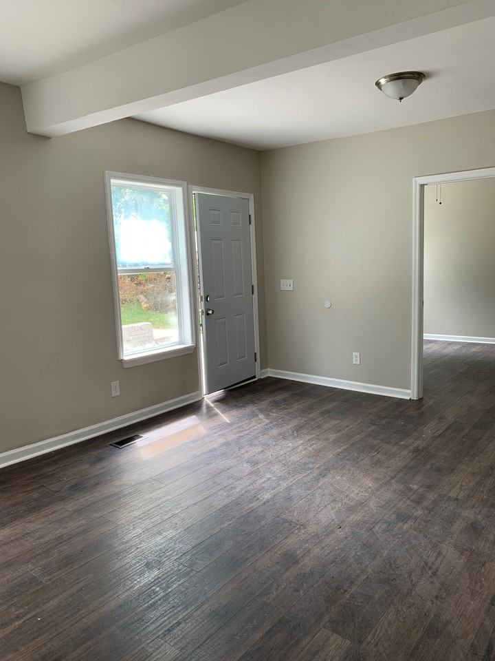 2415 Booker St - Photo 2 of 6