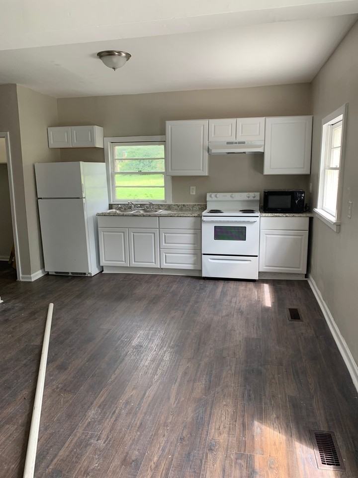 2415 Booker St - Photo 3 of 6