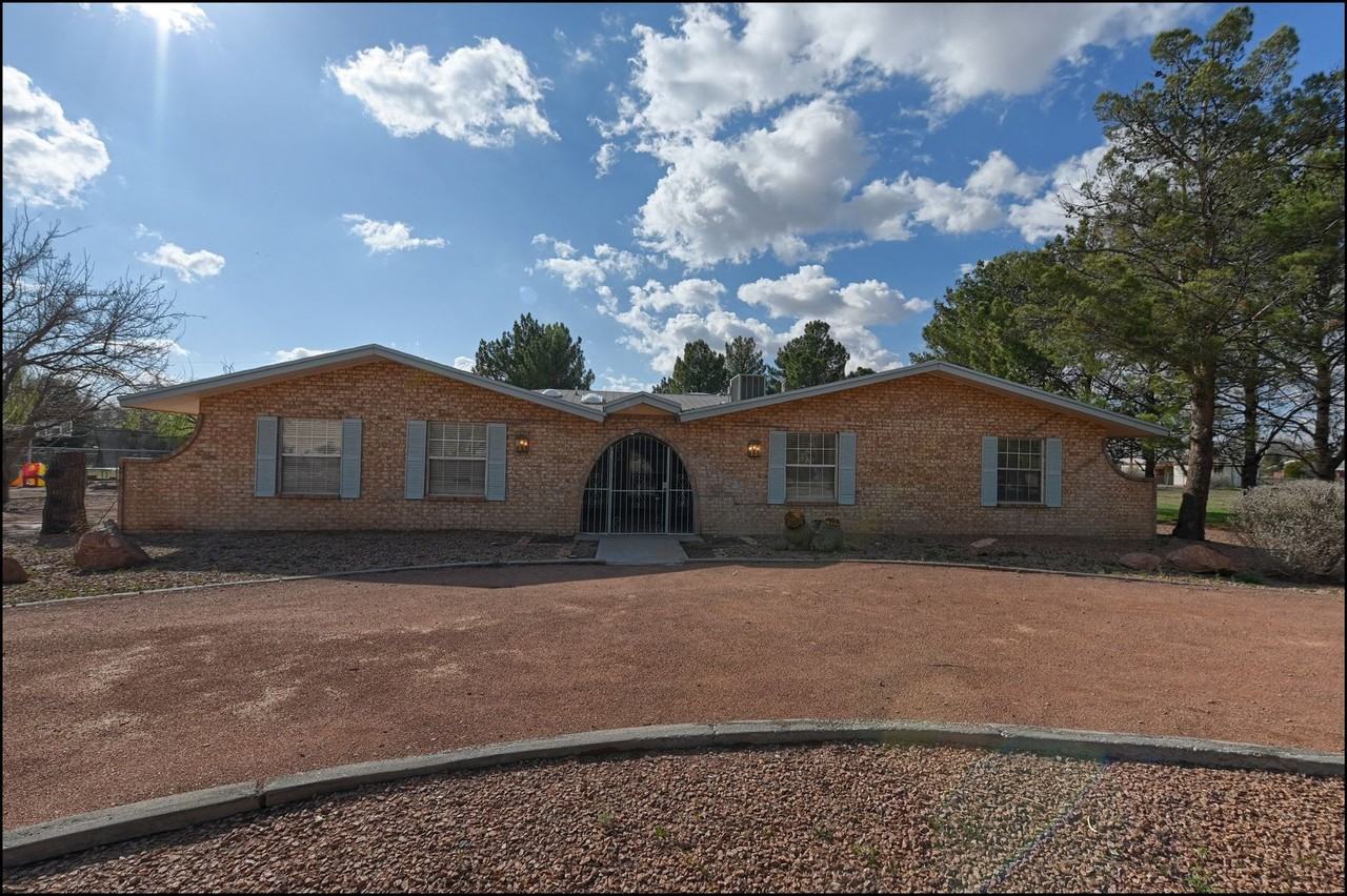 5649 Maurice Bell Dr - Photo 3 of 44