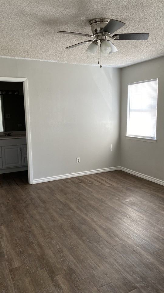 935 Linde Avenue - Photo 7 of 11