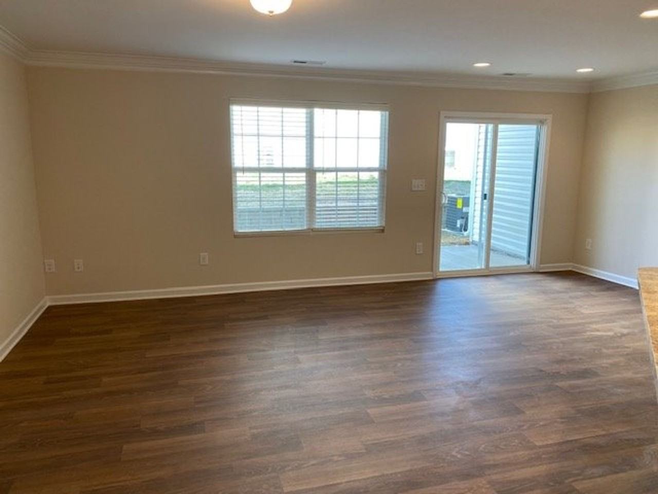 7687 Oliver Park Dr - Photo 2 of 24