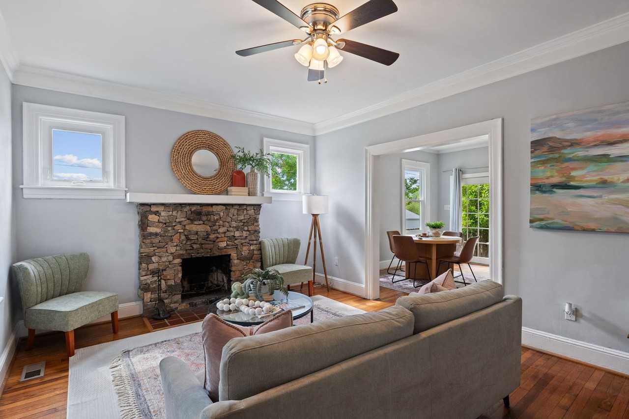 224 Virginia Ave - Photo 3 of 11