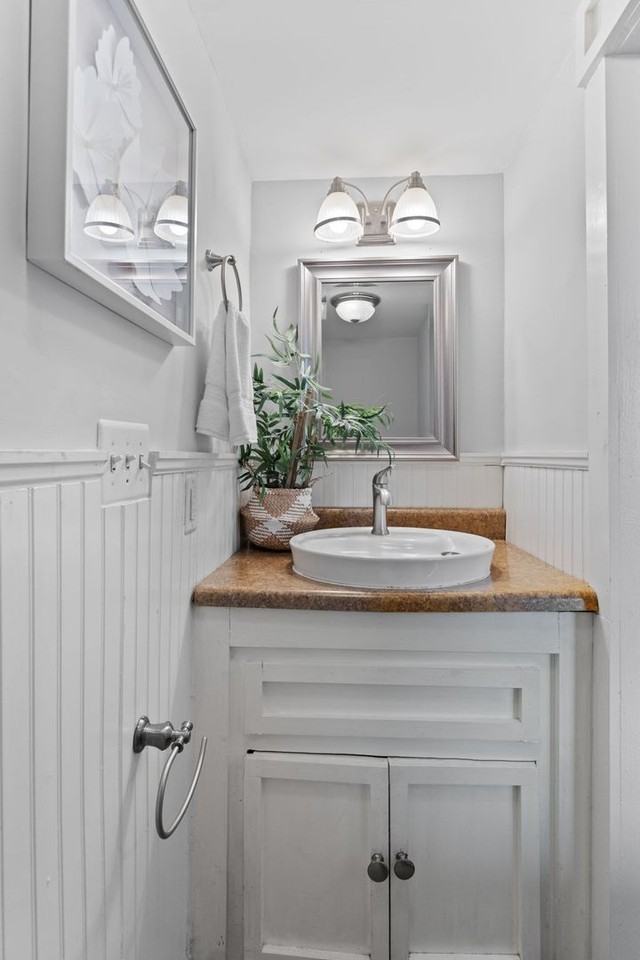 224 Virginia Ave - Photo 5 of 11