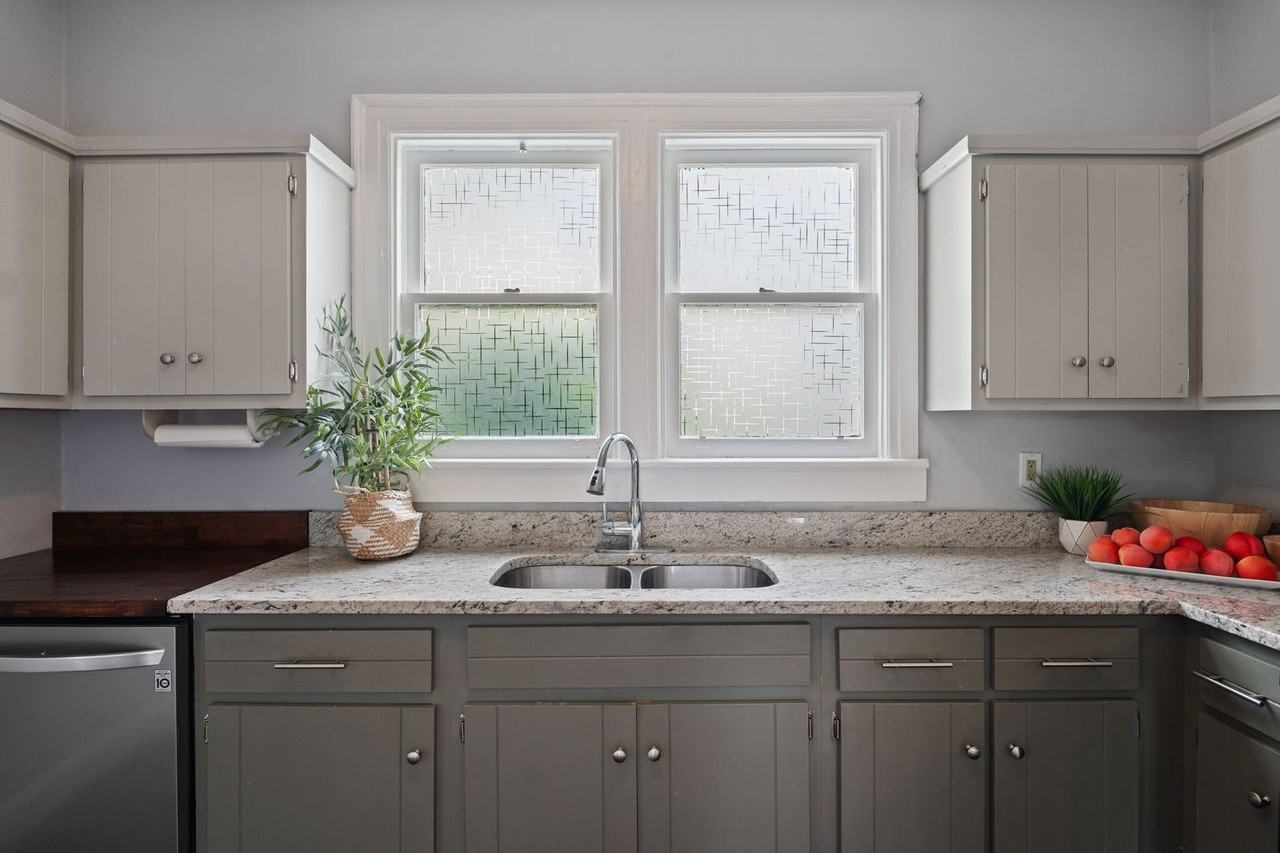 224 Virginia Ave - Photo 6 of 11