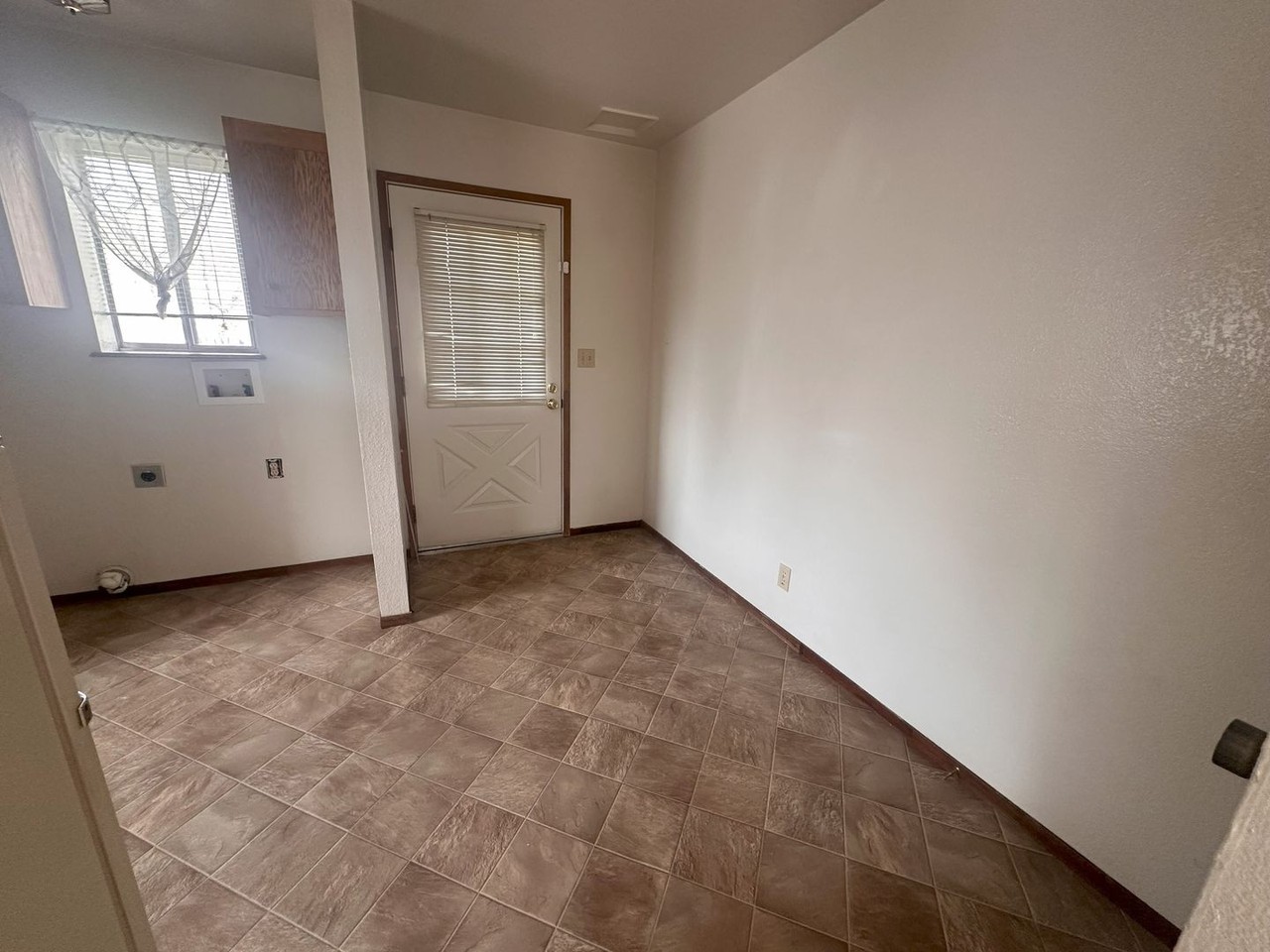 304 Richmond Rd #B - Photo 5 of 13
