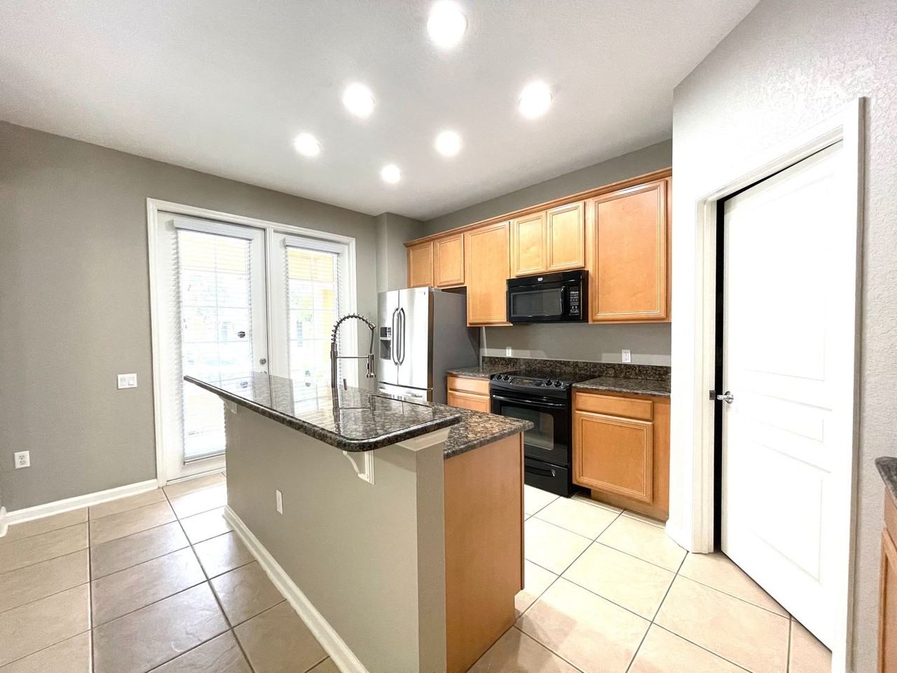 7727 Fairgrove Ave - Photo 4 of 24
