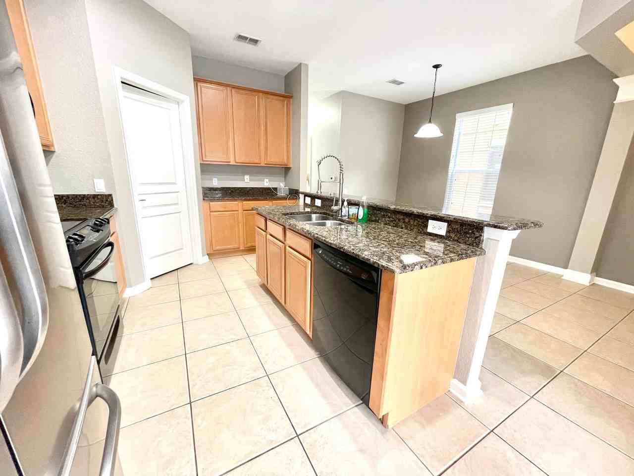 7727 Fairgrove Ave - Photo 6 of 24