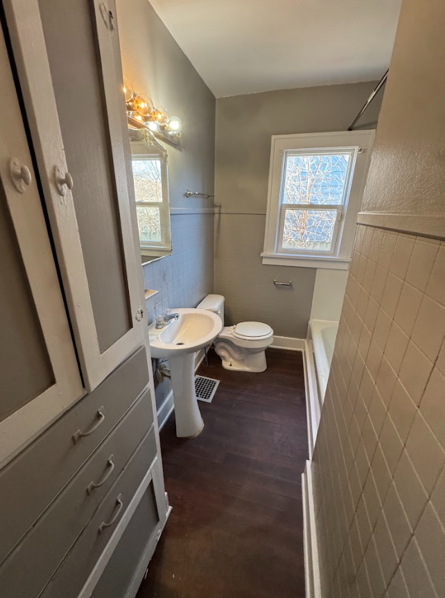 821 East 19th Street - Photo 2 of 12