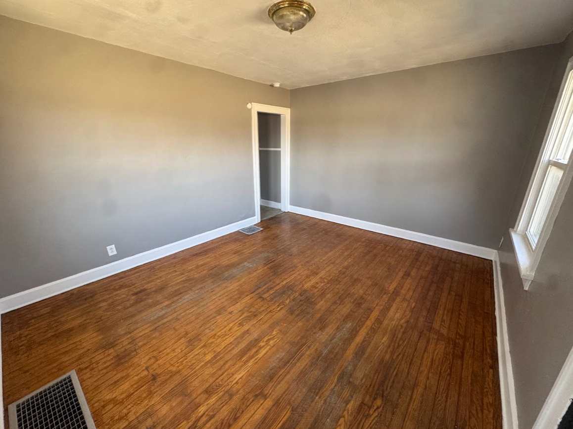 821 East 19th Street - Photo 7 of 12