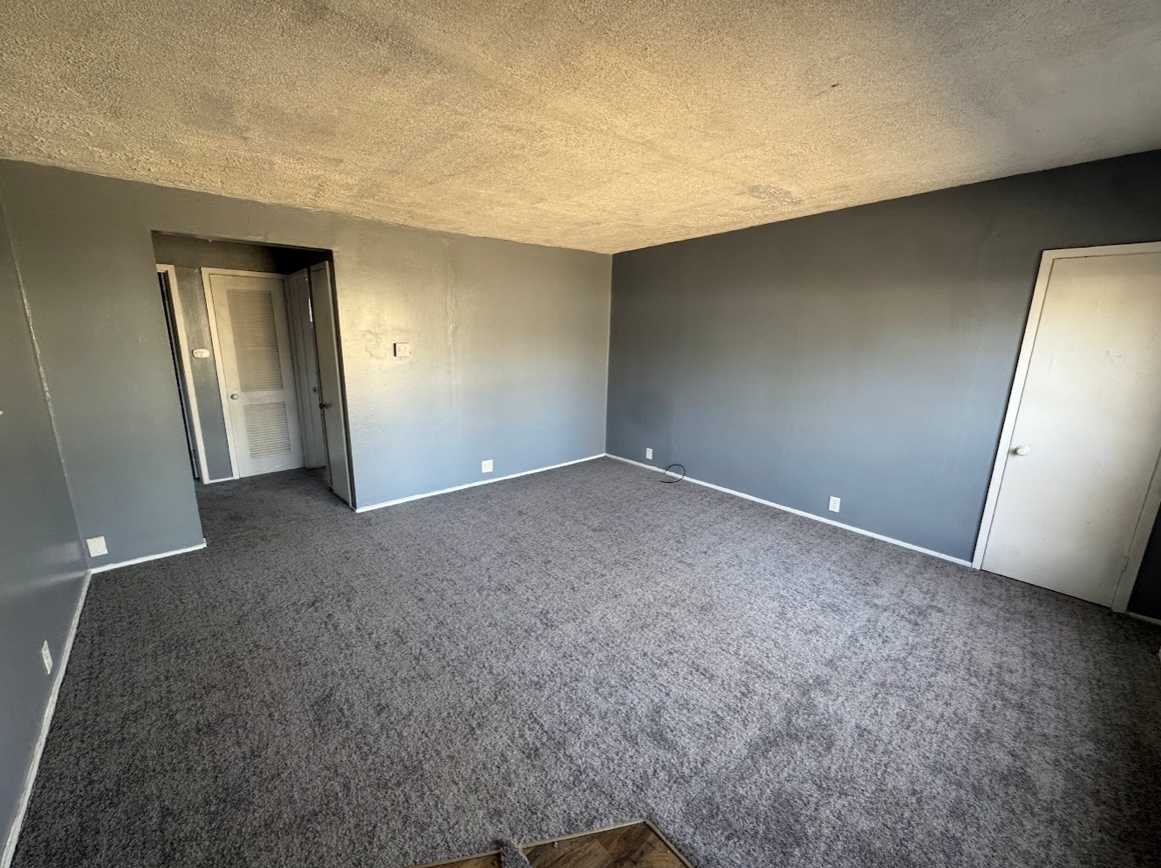 1209 East 11th Street - Photo 2 of 10