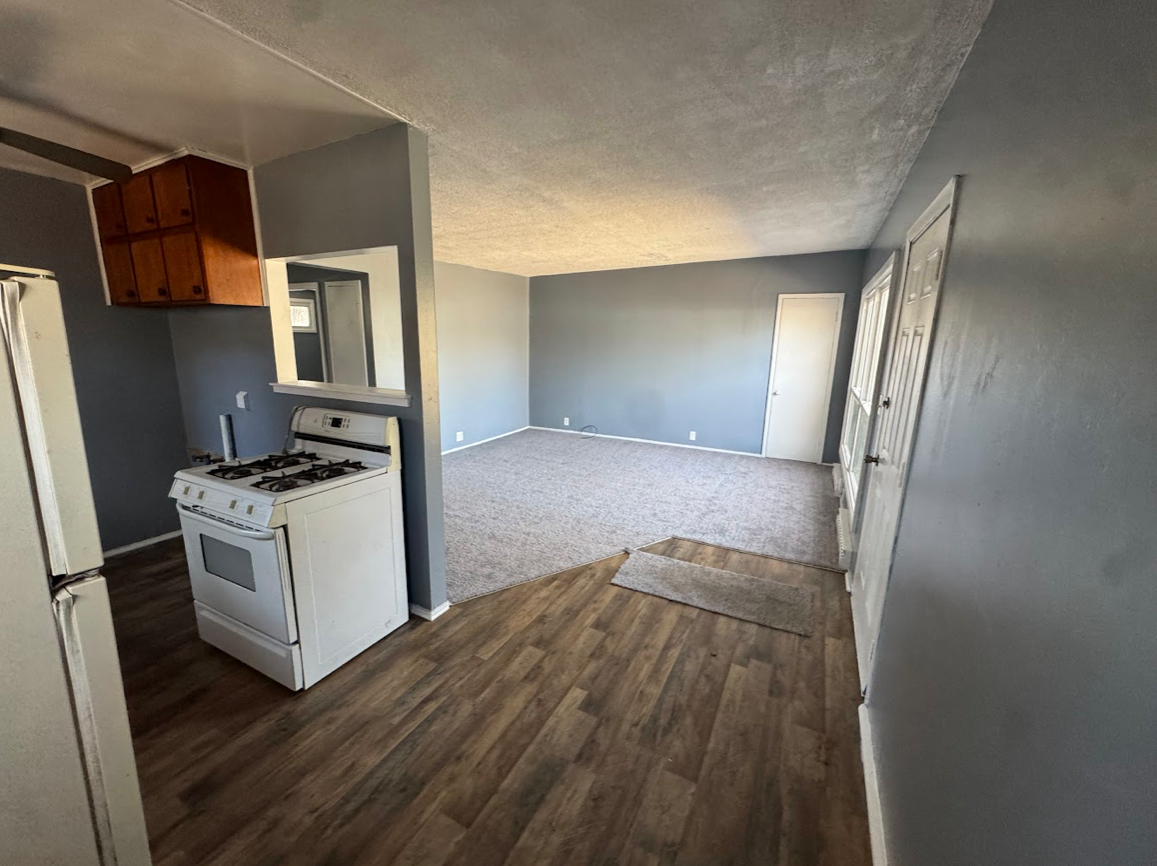 1209 East 11th Street - Photo 4 of 10