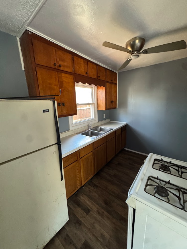 1209 East 11th Street - Photo 7 of 10