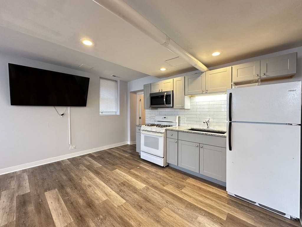 W Addison St #I - Photo 2 of 19