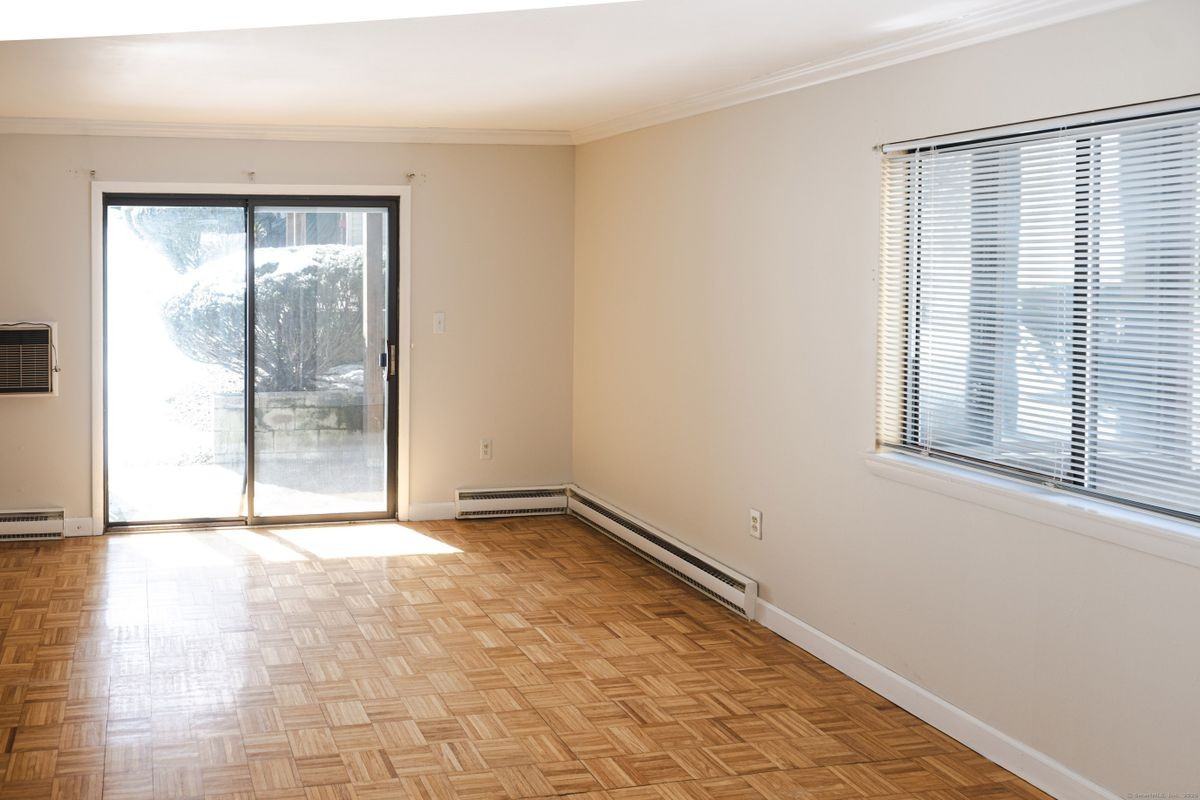 13 Santangelo Ter - Photo 3 of 14