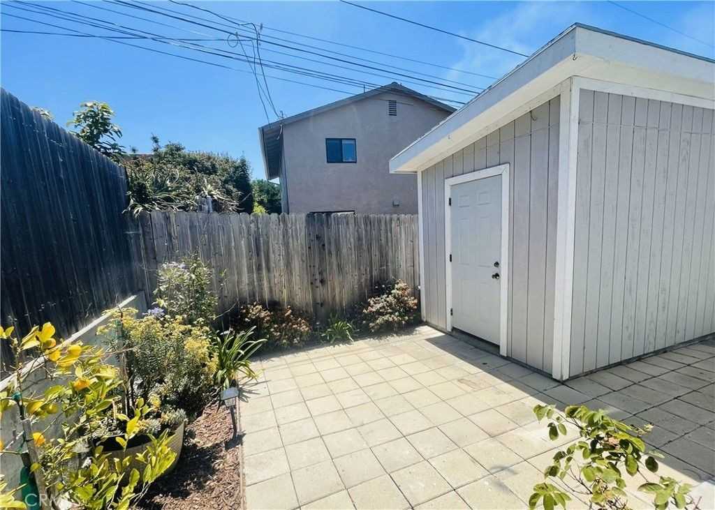 402 Avalon St - Photo 2 of 10