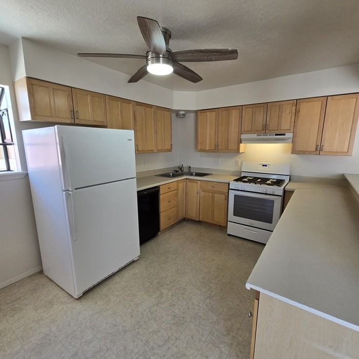 11105 Fairbanks Rd Ne - Photo 3 of 22