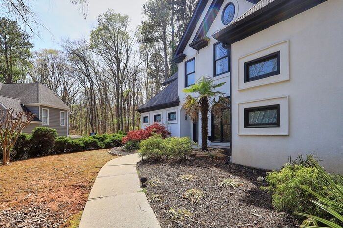 2145 Knightsbridge Way - Photo 3 of 35