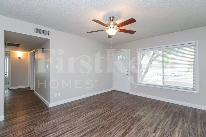 547 N Santa Barbara - Photo 2 of 14