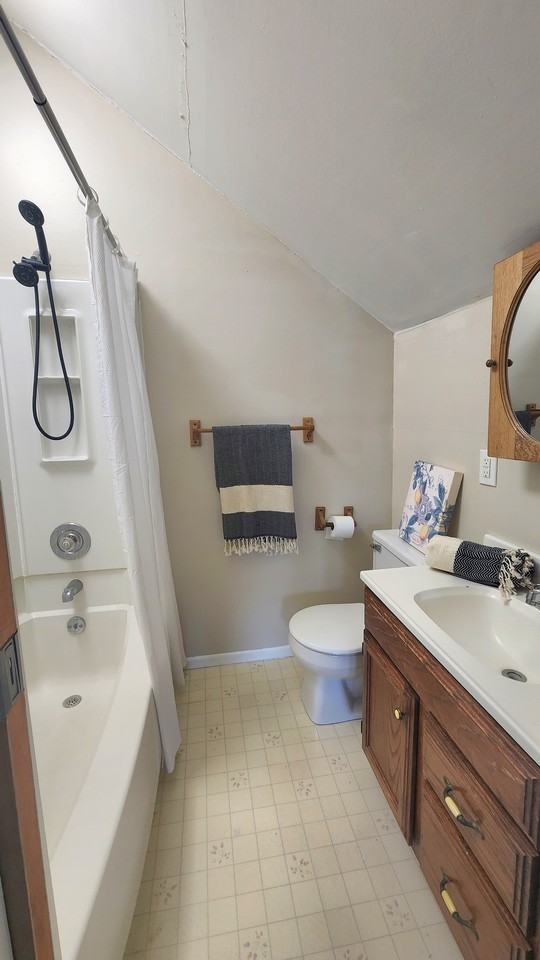 2242 E Maple Ave #NA - Photo 2 of 9