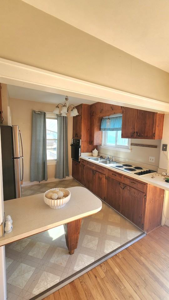 2242 E Maple Ave #NA - Photo 3 of 9