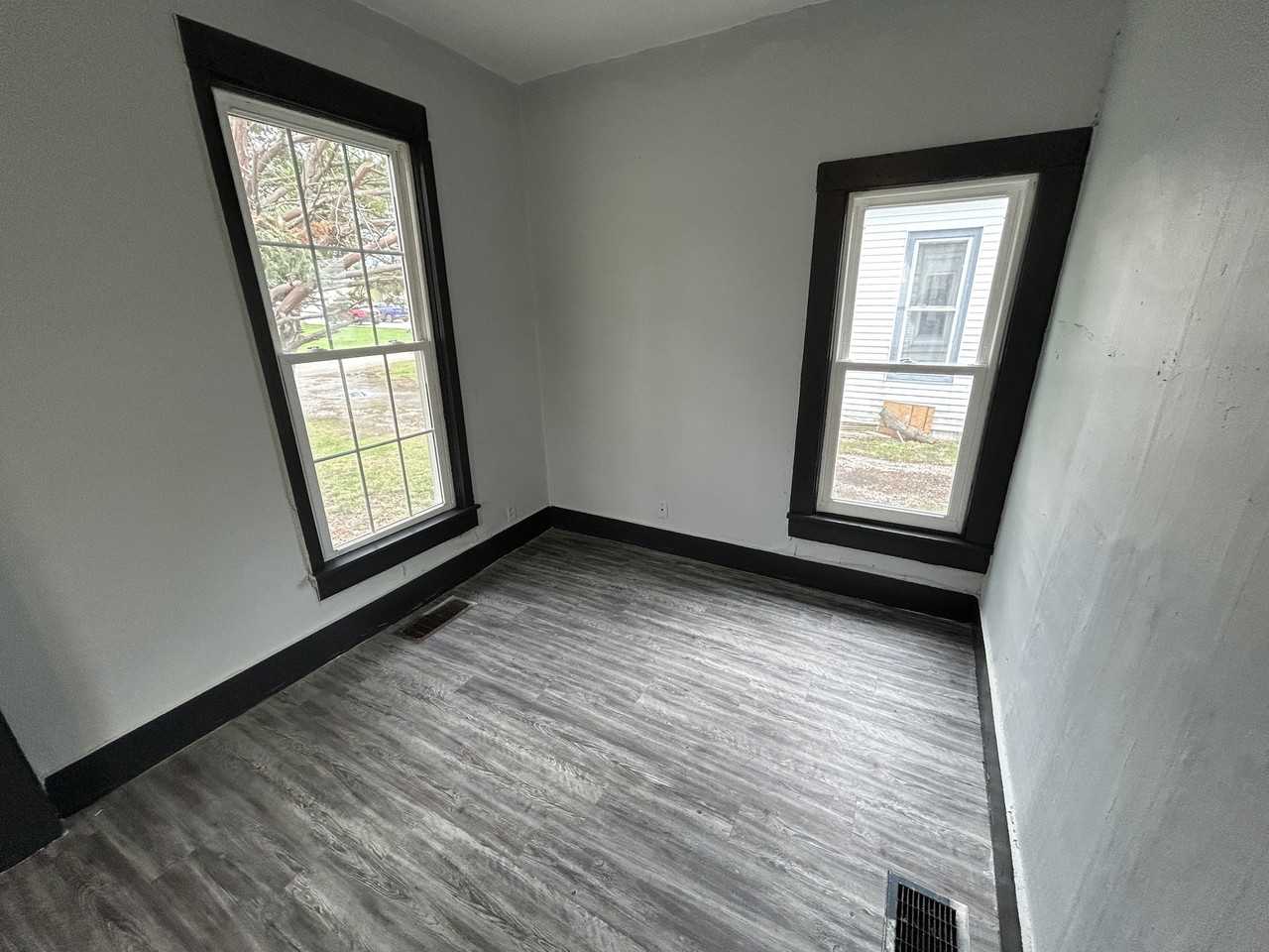 841 E Young Ave #NA - Photo 3 of 15