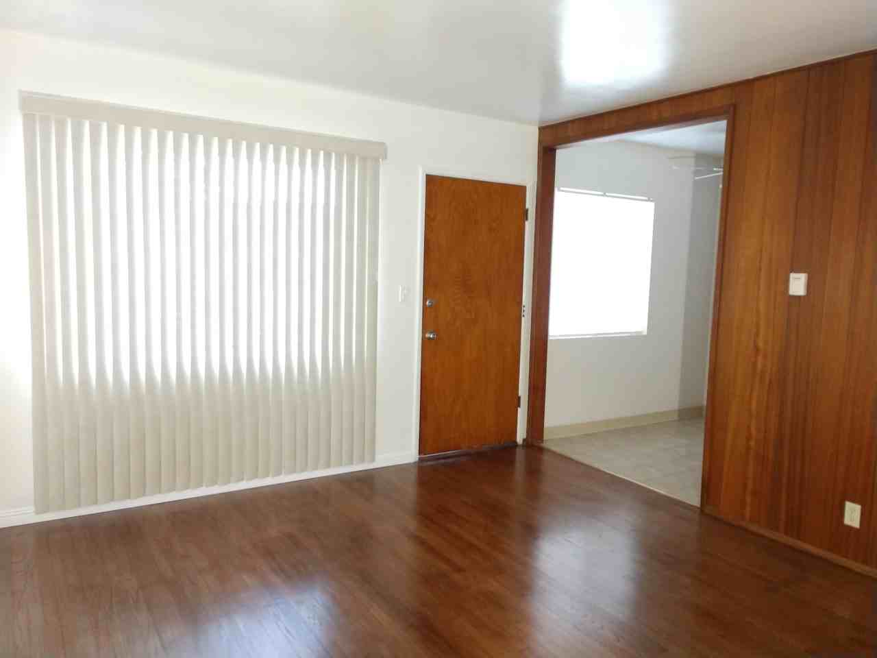 1058 Termino Ave #1 - Photo 3 of 11