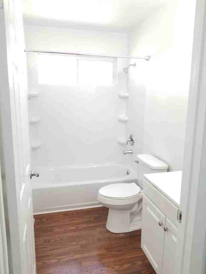 1025 Oak St #4 - Photo 6 of 8