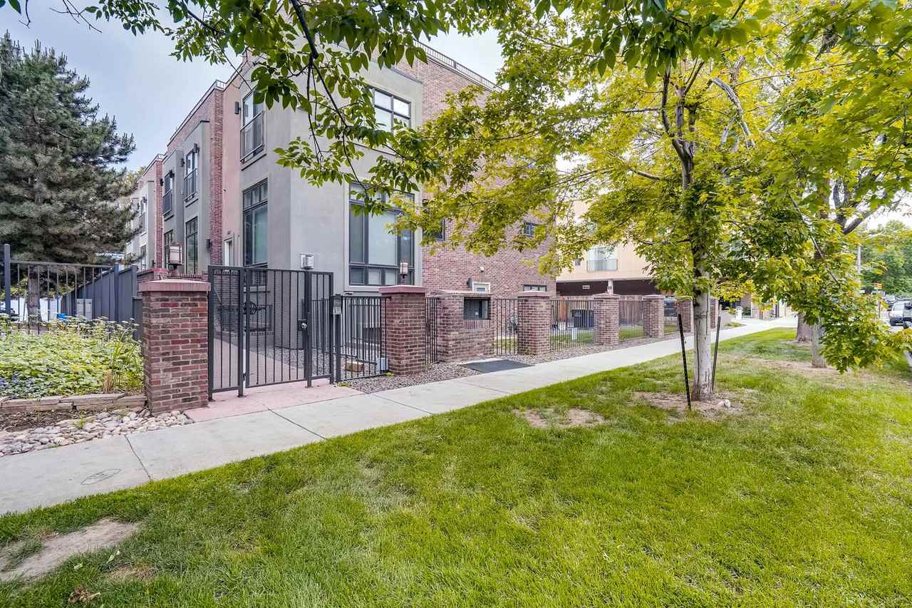 1657 N Franklin St - Photo 2 of 30