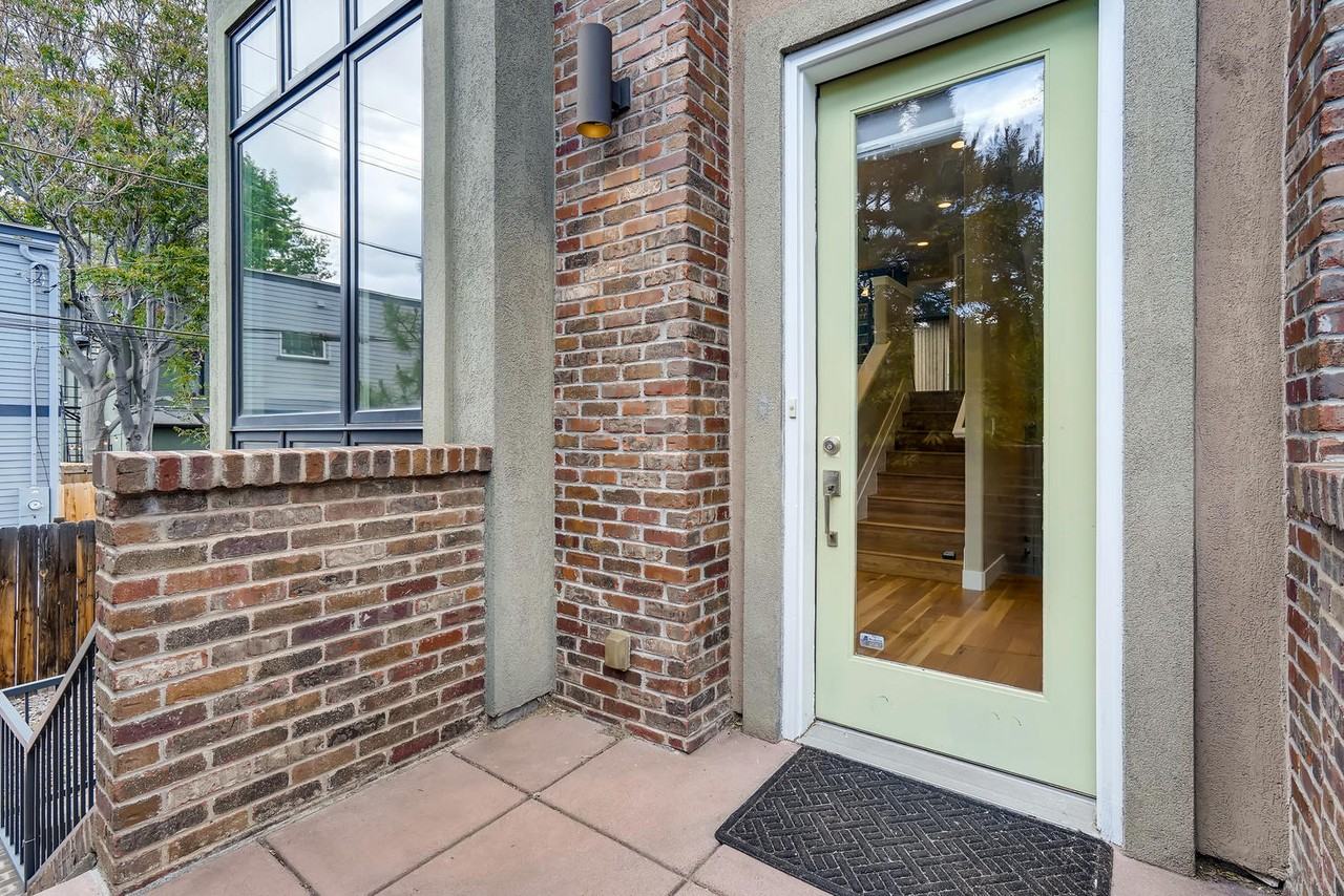 1657 N Franklin St - Photo 4 of 30