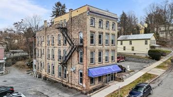 featured image of 318 E Seneca St