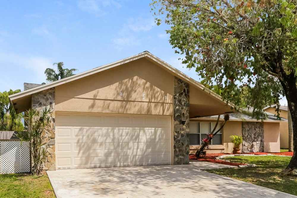 115 Valencia St - Photo 4 of 16