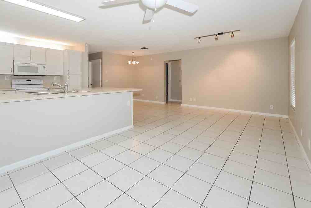 115 Valencia St - Photo 5 of 16